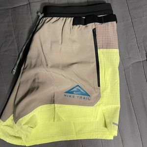 COPY - NIKE 5” SEAMS STANDARD FIT RUNNING SHORTS